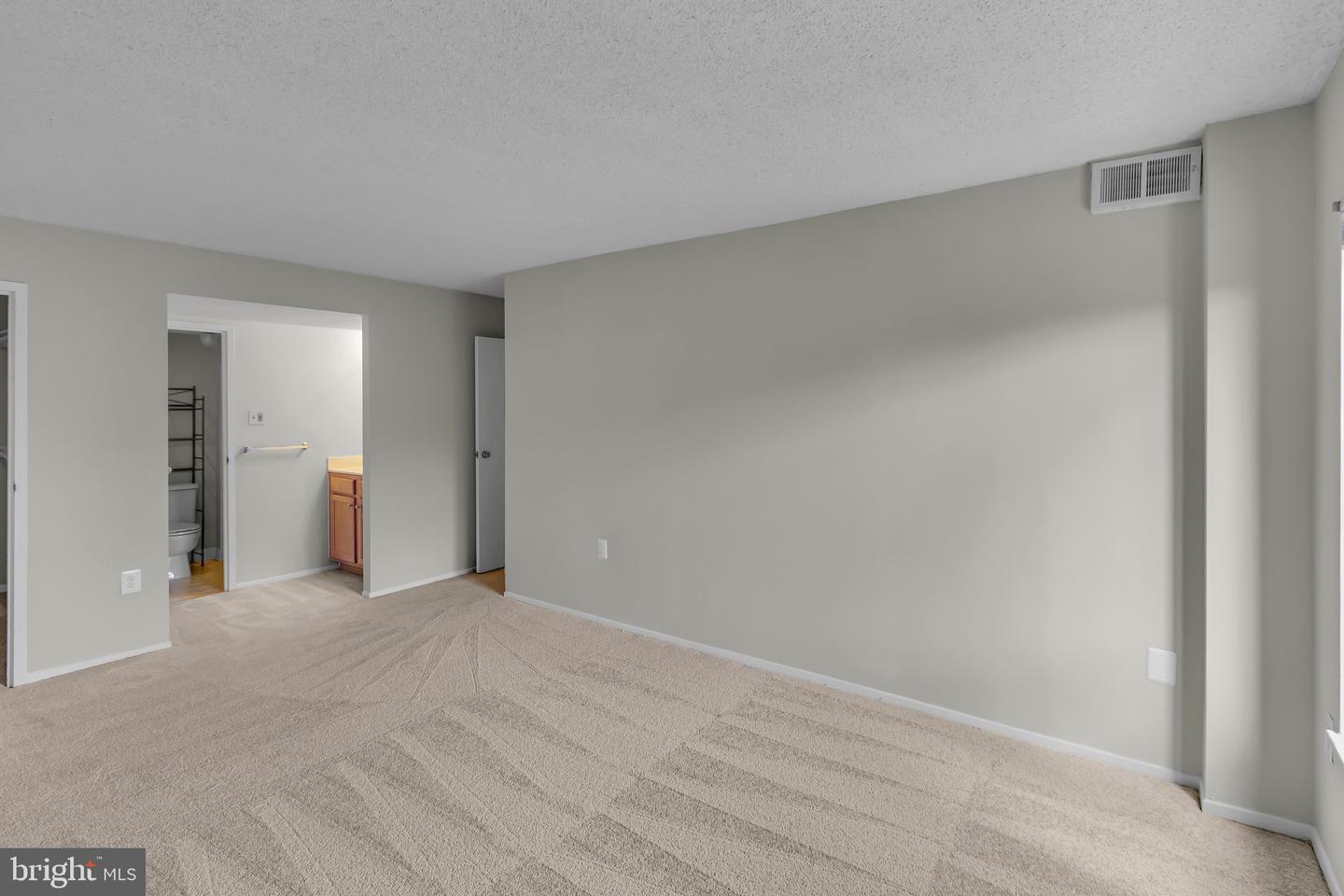 4500 S FOUR MILE RUN DR #732, ARLINGTON, Virginia 22204, 2 Bedrooms Bedrooms, ,2 BathroomsBathrooms,Residential,For sale,4500 S FOUR MILE RUN DR #732,VAAR2061536 MLS # VAAR2061536
