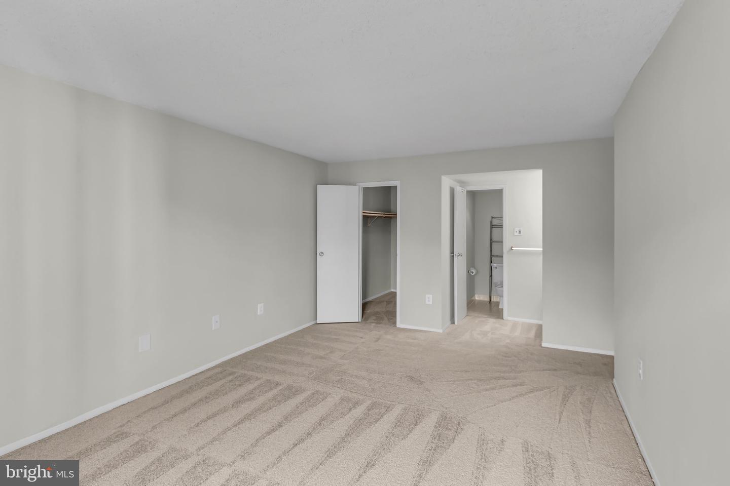 4500 S FOUR MILE RUN DR #732, ARLINGTON, Virginia 22204, 2 Bedrooms Bedrooms, ,2 BathroomsBathrooms,Residential,For sale,4500 S FOUR MILE RUN DR #732,VAAR2061536 MLS # VAAR2061536