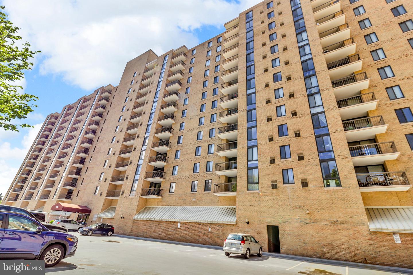 4500 S FOUR MILE RUN DR #732, ARLINGTON, Virginia 22204, 2 Bedrooms Bedrooms, ,2 BathroomsBathrooms,Residential,For sale,4500 S FOUR MILE RUN DR #732,VAAR2061536 MLS # VAAR2061536
