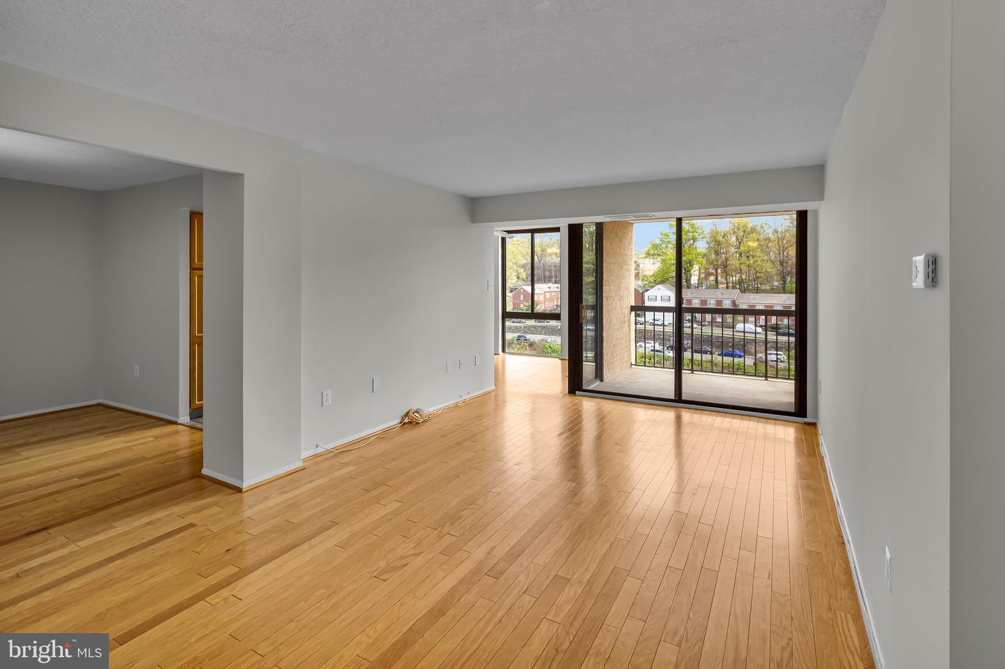 4500 S FOUR MILE RUN DR #732, ARLINGTON, Virginia 22204, 2 Bedrooms Bedrooms, ,2 BathroomsBathrooms,Residential,For sale,4500 S FOUR MILE RUN DR #732,VAAR2061536 MLS # VAAR2061536