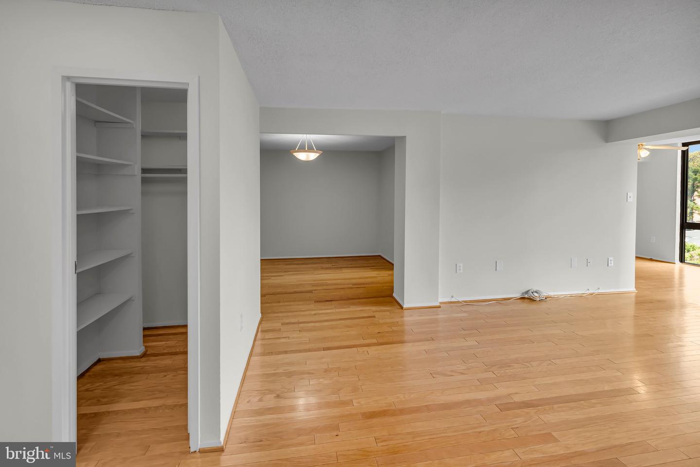 4500 S FOUR MILE RUN DR #732, ARLINGTON, Virginia 22204, 2 Bedrooms Bedrooms, ,2 BathroomsBathrooms,Residential,For sale,4500 S FOUR MILE RUN DR #732,VAAR2061536 MLS # VAAR2061536