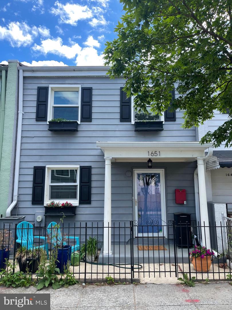 1651 11TH PL NE, WASHINGTON, District Of Columbia 20002, 3 Bedrooms Bedrooms, ,3 BathroomsBathrooms,Residential,For sale,1651 11TH PL NE,DCDC2212638 MLS # DCDC2212638
