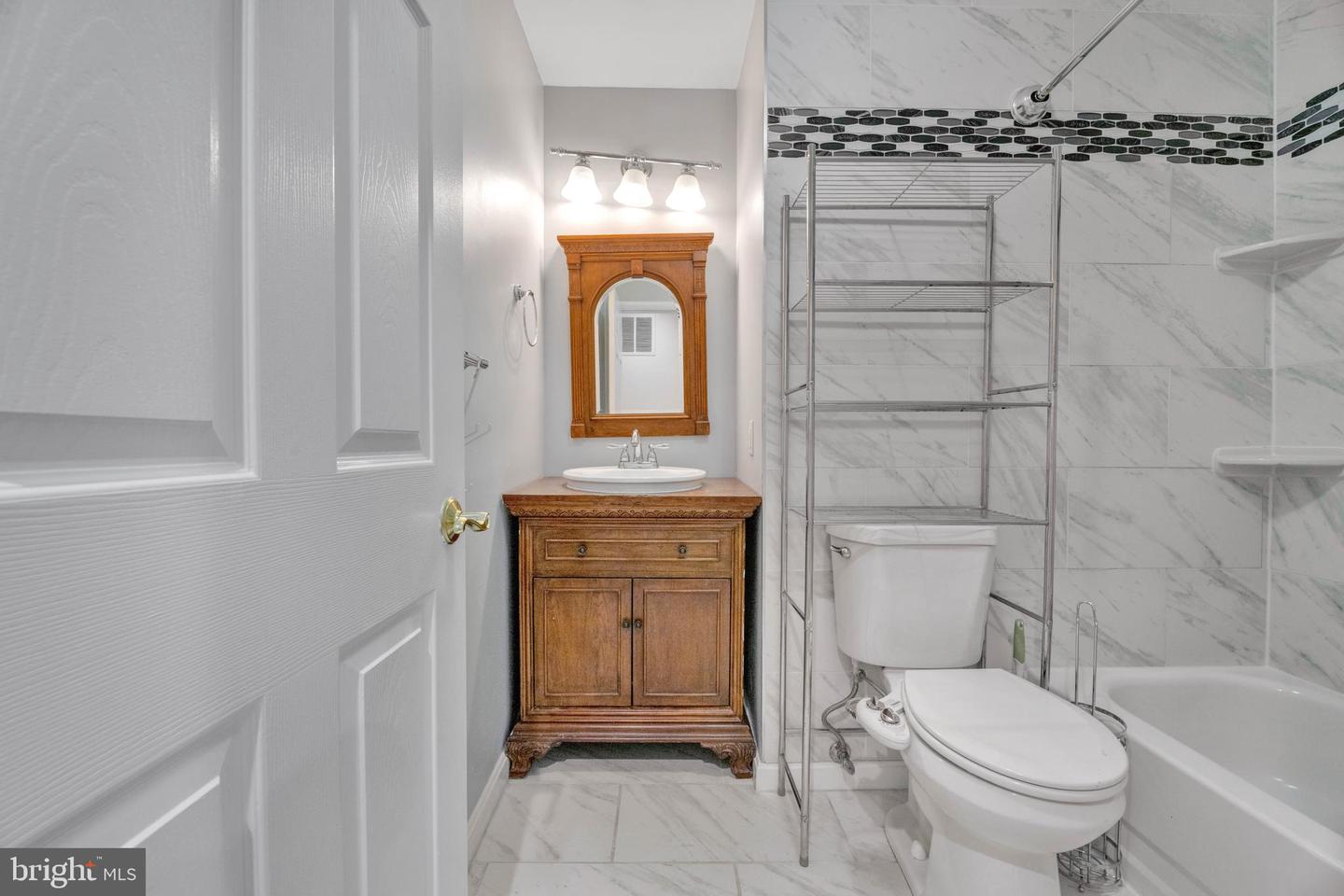 1651 11TH PL NE, WASHINGTON, District Of Columbia 20002, 3 Bedrooms Bedrooms, ,3 BathroomsBathrooms,Residential,For sale,1651 11TH PL NE,DCDC2212638 MLS # DCDC2212638