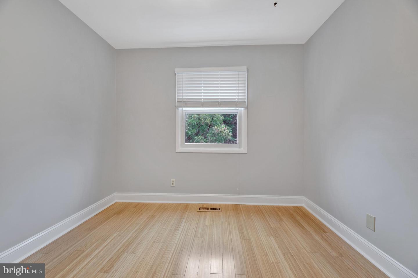 1651 11TH PL NE, WASHINGTON, District Of Columbia 20002, 3 Bedrooms Bedrooms, ,3 BathroomsBathrooms,Residential,For sale,1651 11TH PL NE,DCDC2212638 MLS # DCDC2212638