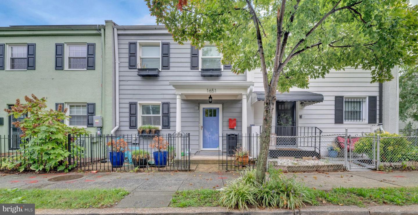 1651 11TH PL NE, WASHINGTON, District Of Columbia 20002, 3 Bedrooms Bedrooms, ,3 BathroomsBathrooms,Residential,For sale,1651 11TH PL NE,DCDC2212638 MLS # DCDC2212638