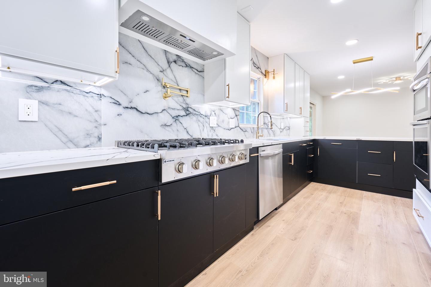 11318 VALE RD, OAKTON, Virginia 22124, 4 Bedrooms Bedrooms, ,4 BathroomsBathrooms,Residential,For sale,11318 VALE RD,VAFX2258184 MLS # VAFX2258184