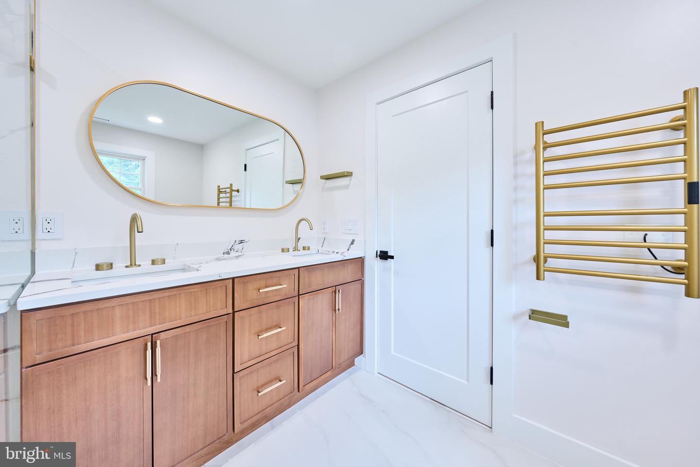 11318 VALE RD, OAKTON, Virginia 22124, 4 Bedrooms Bedrooms, ,4 BathroomsBathrooms,Residential,For sale,11318 VALE RD,VAFX2258184 MLS # VAFX2258184