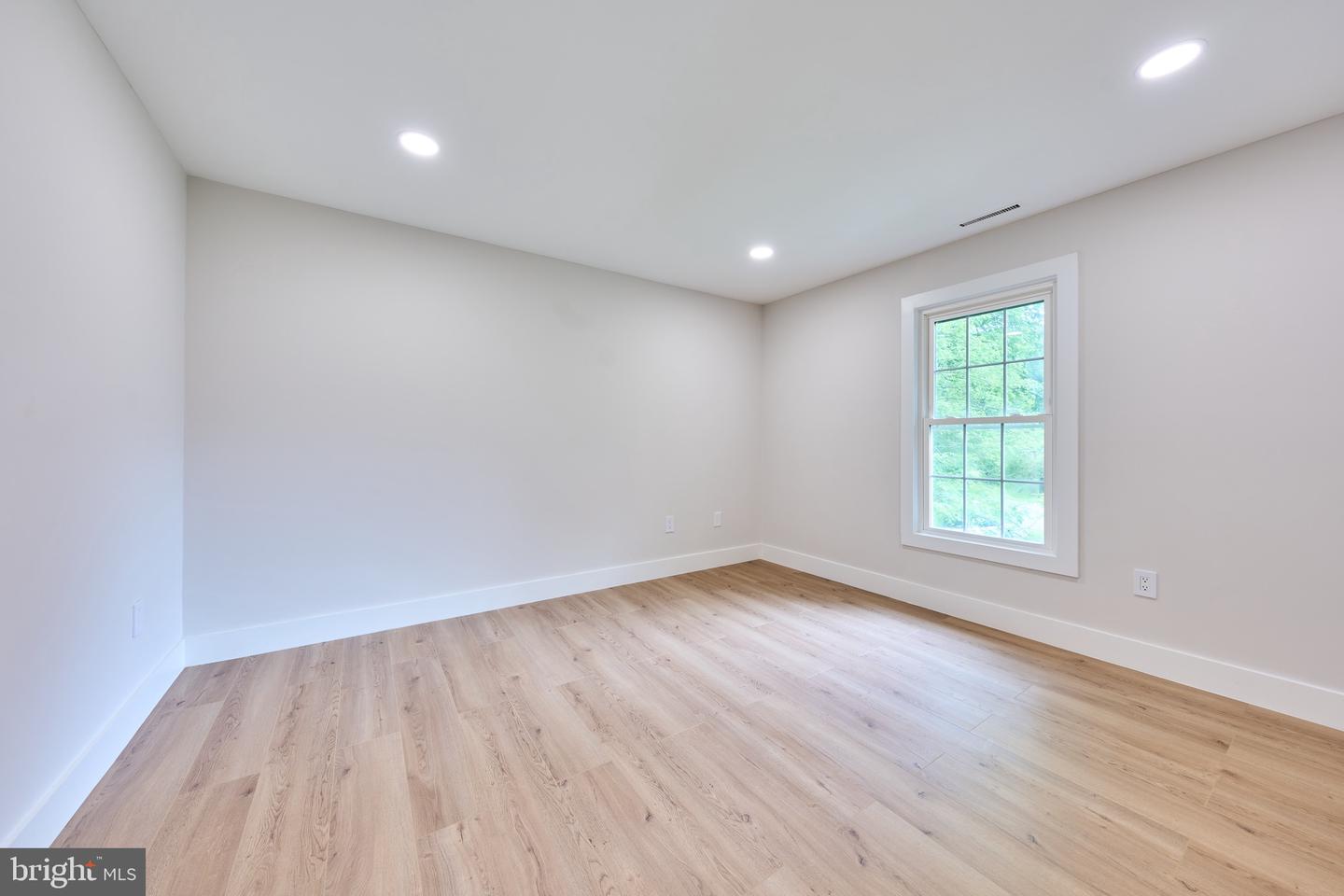 11318 VALE RD, OAKTON, Virginia 22124, 4 Bedrooms Bedrooms, ,4 BathroomsBathrooms,Residential,For sale,11318 VALE RD,VAFX2258184 MLS # VAFX2258184