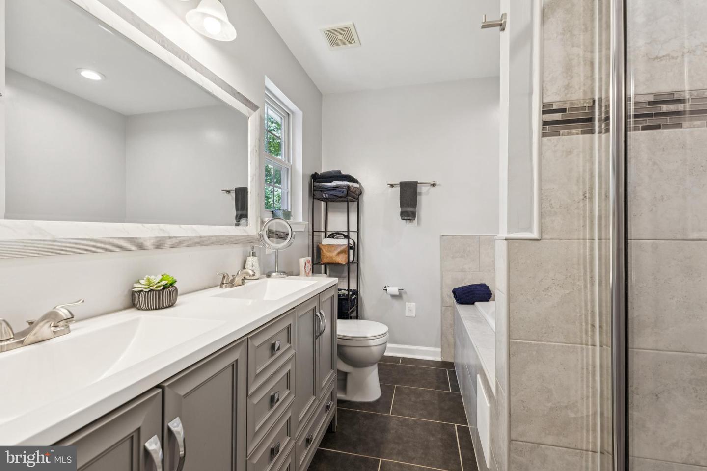 3404 HOLLY CIR, TRIANGLE, Virginia 22172, 5 Bedrooms Bedrooms, 16 Rooms Rooms,3 BathroomsBathrooms,Residential,For sale,3404 HOLLY CIR,VAPW2100252 MLS # VAPW2100252