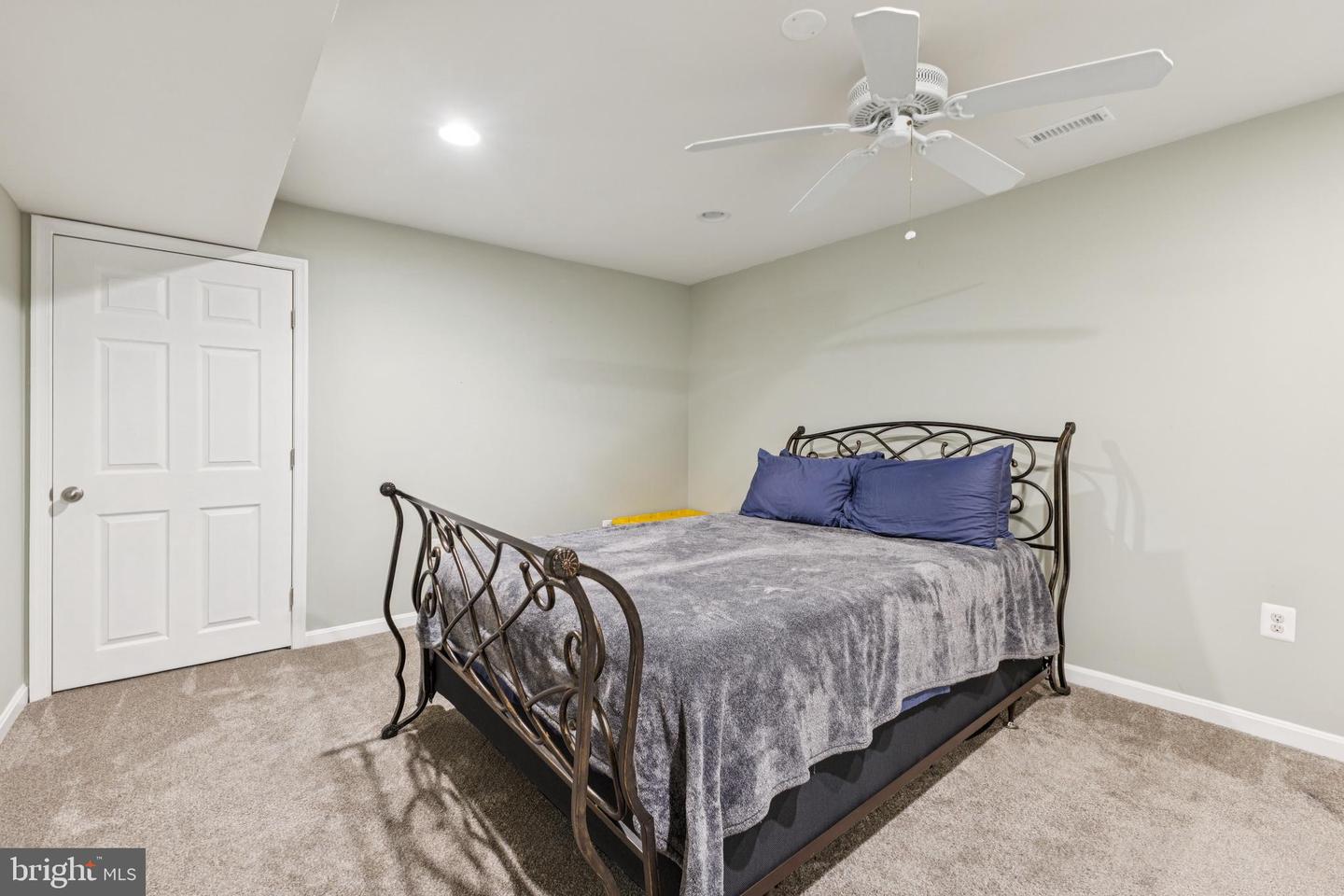 3404 HOLLY CIR, TRIANGLE, Virginia 22172, 5 Bedrooms Bedrooms, 16 Rooms Rooms,3 BathroomsBathrooms,Residential,For sale,3404 HOLLY CIR,VAPW2100252 MLS # VAPW2100252