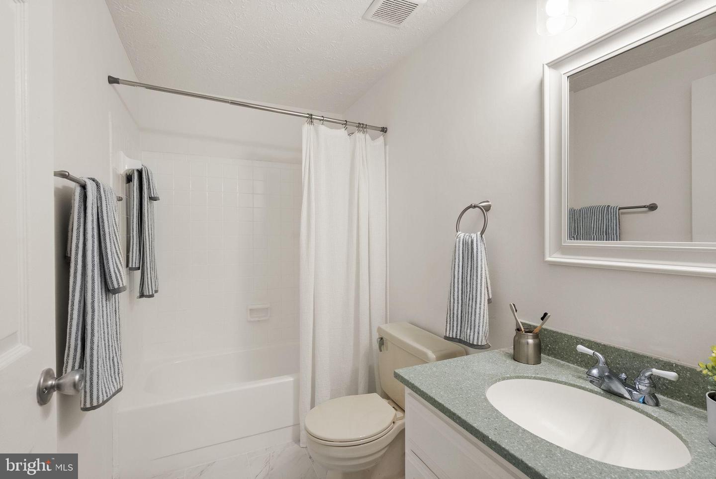 7214 ADRIENNE GLEN AVE, SPRINGFIELD, Virginia 22152, 4 Bedrooms Bedrooms, 7 Rooms Rooms,2 BathroomsBathrooms,Residential,For sale,7214 ADRIENNE GLEN AVE,VAFX2258190 MLS # VAFX2258190