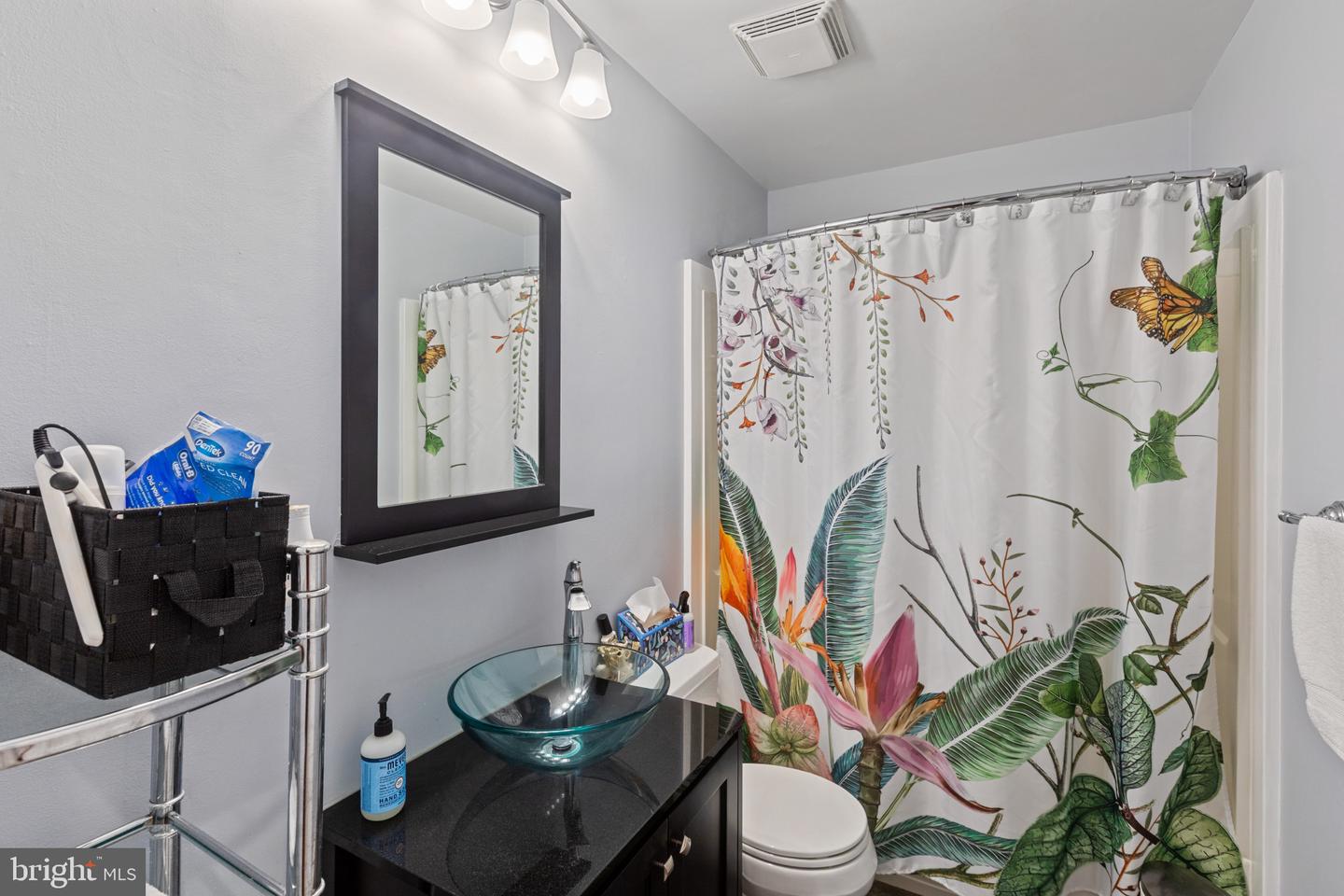 633 ELLIOTT ST NE, WASHINGTON, District Of Columbia 20002, 5 Bedrooms Bedrooms, ,3 BathroomsBathrooms,Residential,For sale,633 ELLIOTT ST NE,DCDC2212690 MLS # DCDC2212690