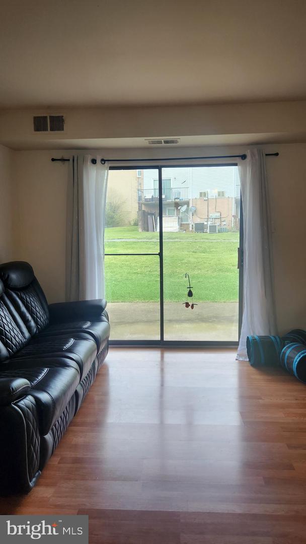 1048-A MARGATE CT, STERLING, Virginia 20164, 2 Bedrooms Bedrooms, ,1 BathroomBathrooms,Residential,For sale,1048-A MARGATE CT,VALO2103402 MLS # VALO2103402