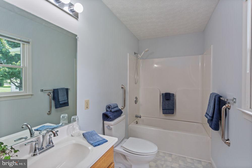 382 S SUNSET DR, BROADWAY, Virginia 22815, 3 Bedrooms Bedrooms, ,2 BathroomsBathrooms,Residential,For sale,382 S SUNSET DR,VARO2002468 MLS # VARO2002468