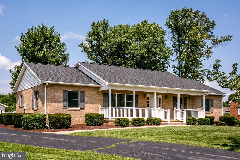 382 S SUNSET DR, BROADWAY, Virginia 22815, 3 Bedrooms Bedrooms, ,2 BathroomsBathrooms,Residential,For sale,382 S SUNSET DR,VARO2002468 MLS # VARO2002468