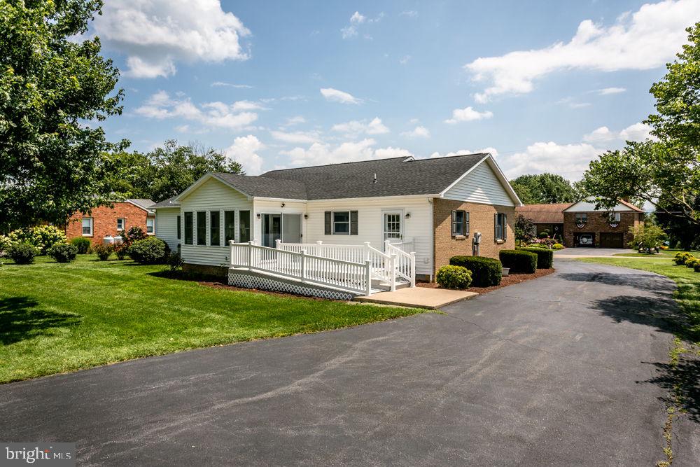 382 S SUNSET DR, BROADWAY, Virginia 22815, 3 Bedrooms Bedrooms, ,2 BathroomsBathrooms,Residential,For sale,382 S SUNSET DR,VARO2002468 MLS # VARO2002468