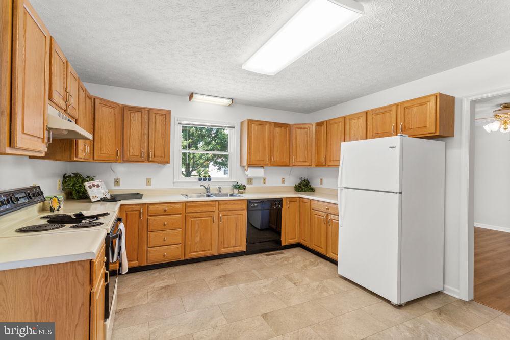 382 S SUNSET DR, BROADWAY, Virginia 22815, 3 Bedrooms Bedrooms, ,2 BathroomsBathrooms,Residential,For sale,382 S SUNSET DR,VARO2002468 MLS # VARO2002468