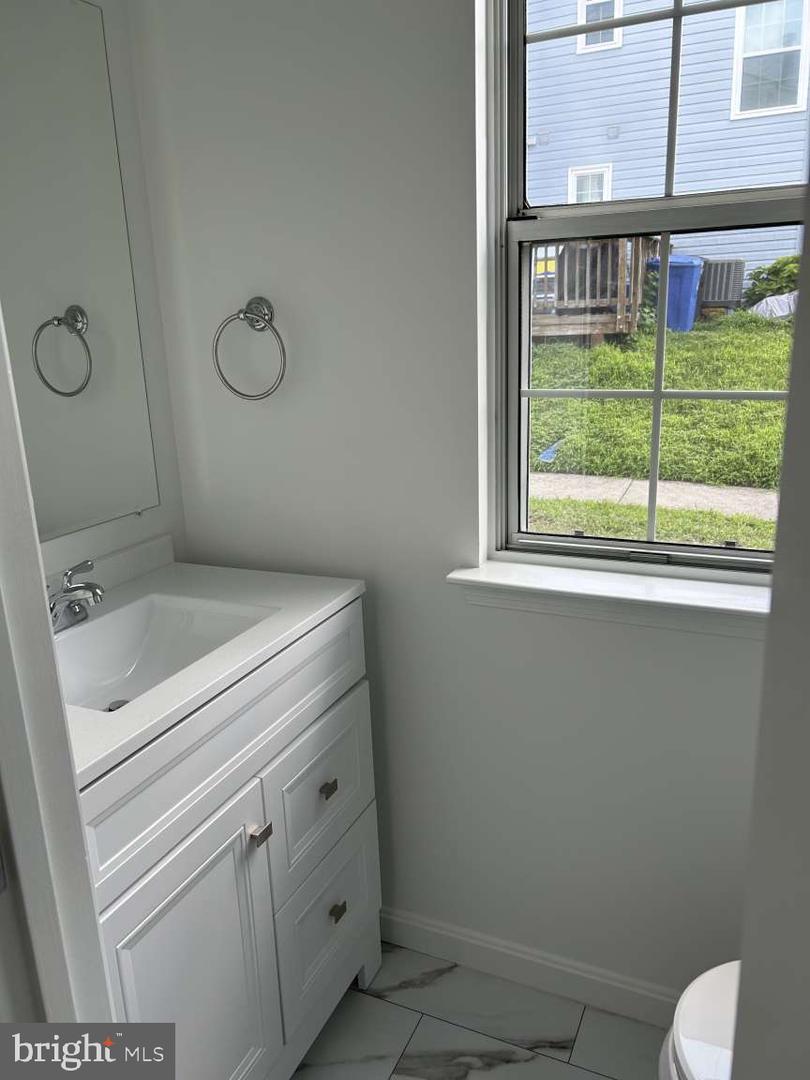 6101-C HOSKINS HOLLOW CIR, CENTREVILLE, Virginia 20121, 2 Bedrooms Bedrooms, ,2 BathroomsBathrooms,Residential,For sale,6101-C HOSKINS HOLLOW CIR,VAFX2258276 MLS # VAFX2258276