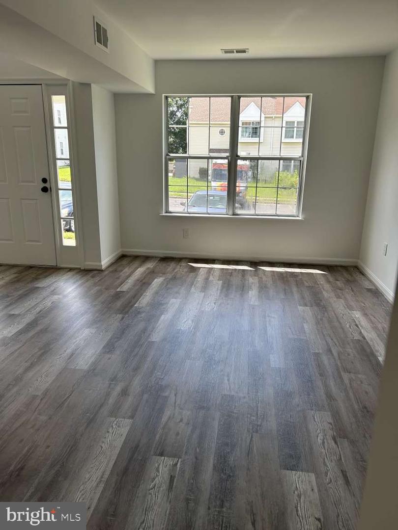 6101-C HOSKINS HOLLOW CIR, CENTREVILLE, Virginia 20121, 2 Bedrooms Bedrooms, ,2 BathroomsBathrooms,Residential,For sale,6101-C HOSKINS HOLLOW CIR,VAFX2258276 MLS # VAFX2258276