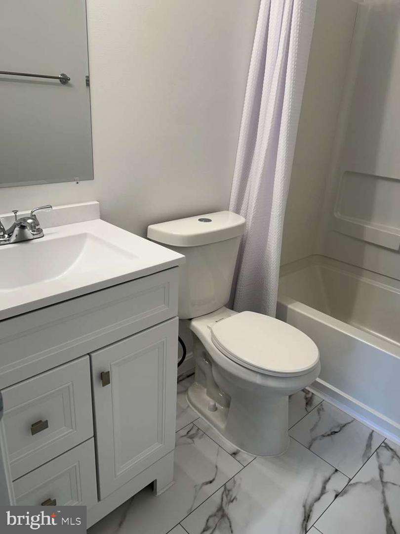 6101-C HOSKINS HOLLOW CIR, CENTREVILLE, Virginia 20121, 2 Bedrooms Bedrooms, ,2 BathroomsBathrooms,Residential,For sale,6101-C HOSKINS HOLLOW CIR,VAFX2258276 MLS # VAFX2258276