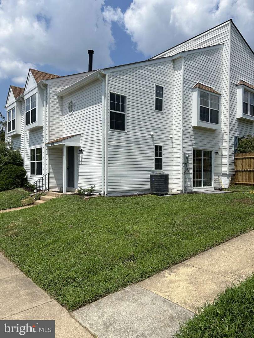 6101-C HOSKINS HOLLOW CIR, CENTREVILLE, Virginia 20121, 2 Bedrooms Bedrooms, ,2 BathroomsBathrooms,Residential,For sale,6101-C HOSKINS HOLLOW CIR,VAFX2258276 MLS # VAFX2258276