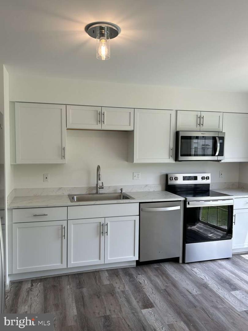 6101-C HOSKINS HOLLOW CIR, CENTREVILLE, Virginia 20121, 2 Bedrooms Bedrooms, ,2 BathroomsBathrooms,Residential,For sale,6101-C HOSKINS HOLLOW CIR,VAFX2258276 MLS # VAFX2258276