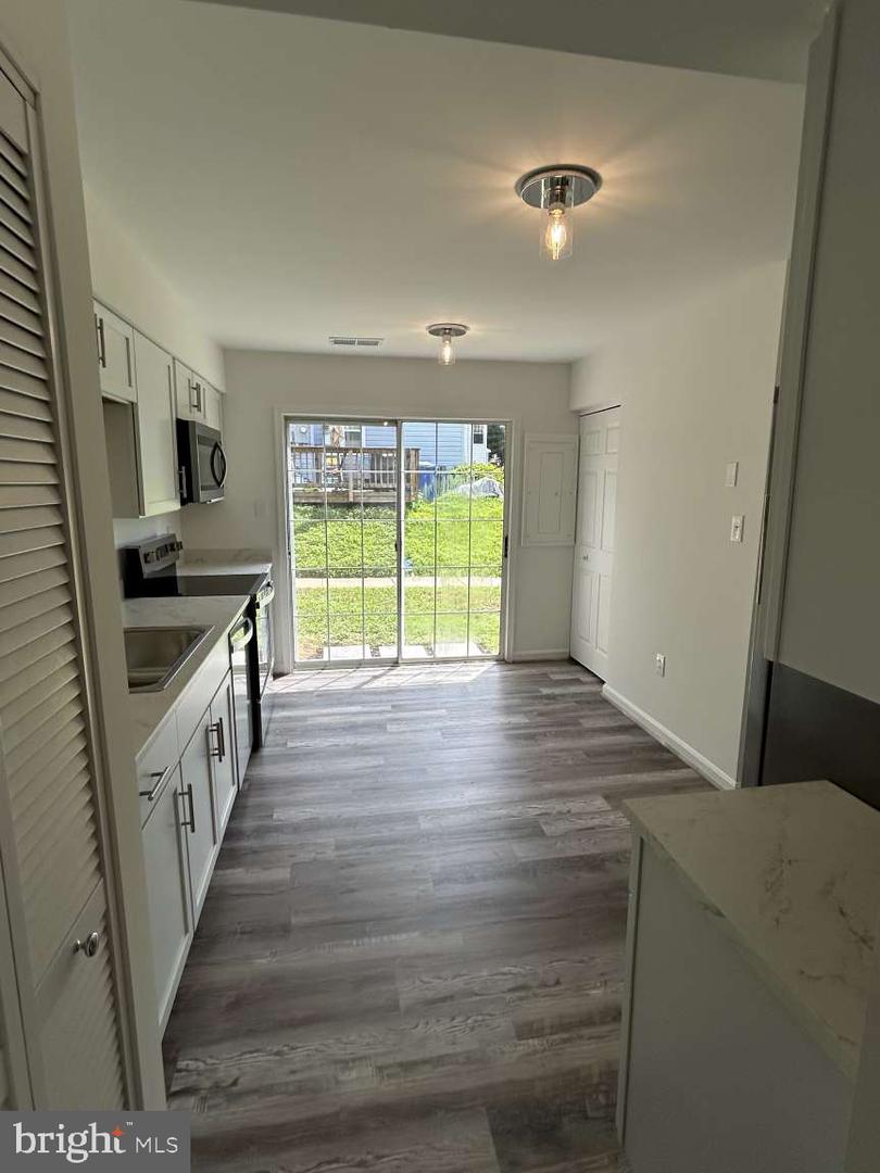 6101-C HOSKINS HOLLOW CIR, CENTREVILLE, Virginia 20121, 2 Bedrooms Bedrooms, ,2 BathroomsBathrooms,Residential,For sale,6101-C HOSKINS HOLLOW CIR,VAFX2258276 MLS # VAFX2258276
