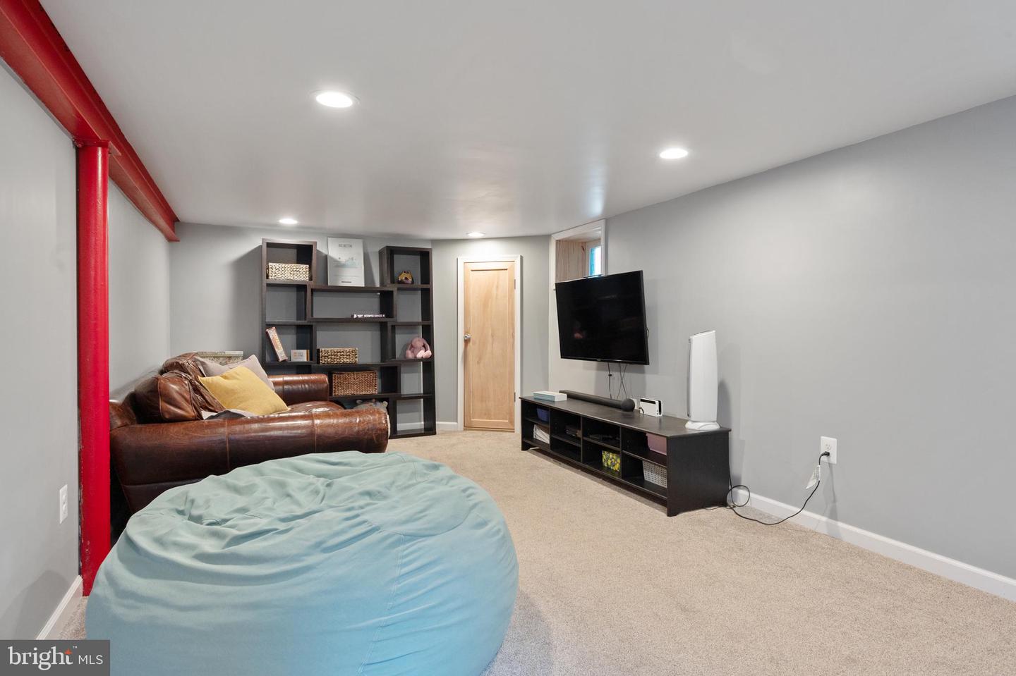 3809 13TH ST S, ARLINGTON, Virginia 22204, 3 Bedrooms Bedrooms, ,1 BathroomBathrooms,Residential,For sale,3809 13TH ST S,VAAR2061570 MLS # VAAR2061570