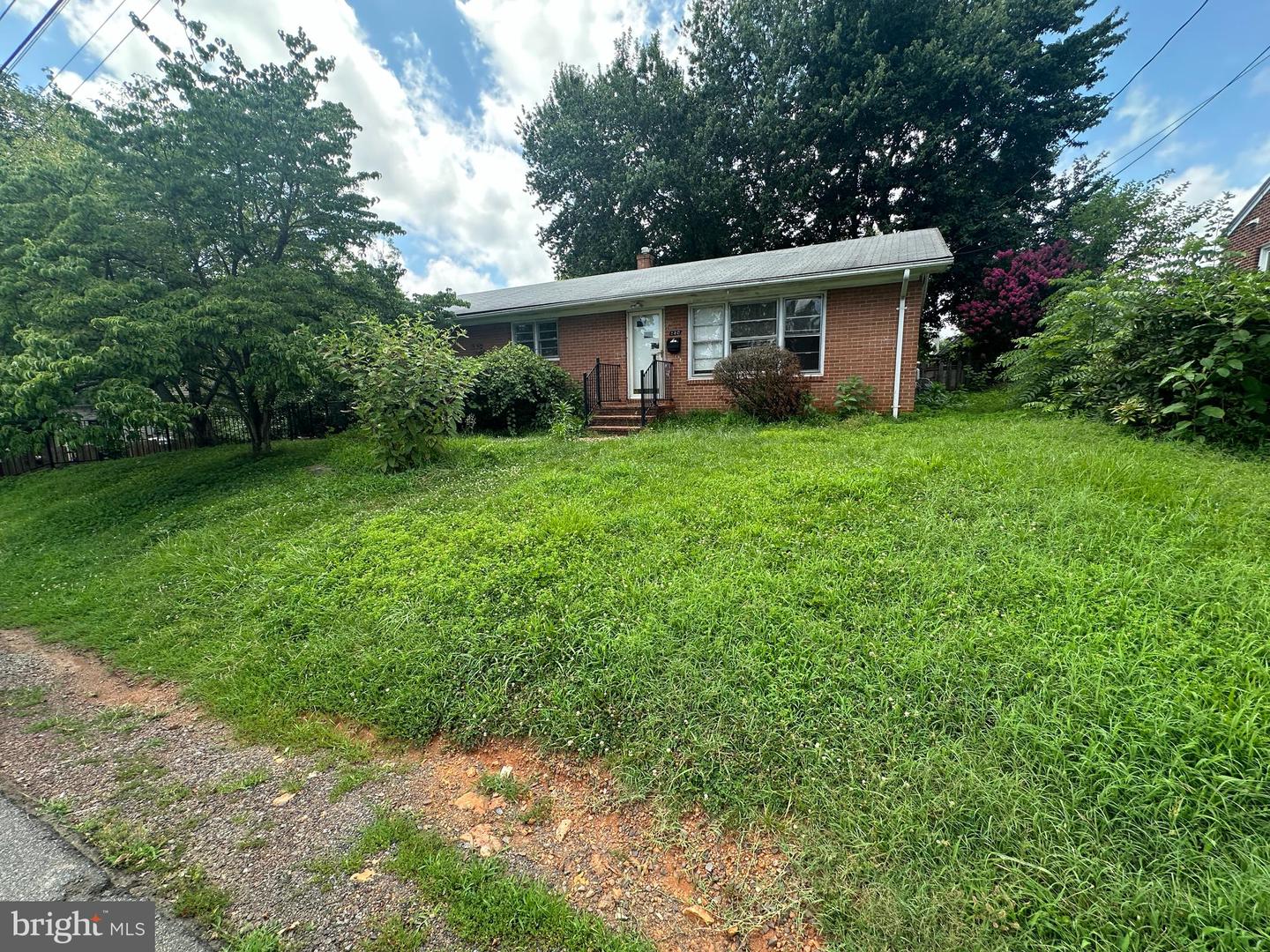 880 HILLTOP DR, CULPEPER, Virginia 22701, 3 Bedrooms Bedrooms, ,2 BathroomsBathrooms,Residential,For sale,880 HILLTOP DR,VACU2011122 MLS # VACU2011122