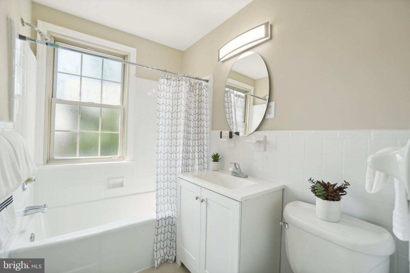 2507 ARLINGTON BLVD #20, ARLINGTON, Virginia 22201, 2 Bedrooms Bedrooms, ,1 BathroomBathrooms,Residential,For sale,2507 ARLINGTON BLVD #20,VAAR2055414 MLS # VAAR2055414