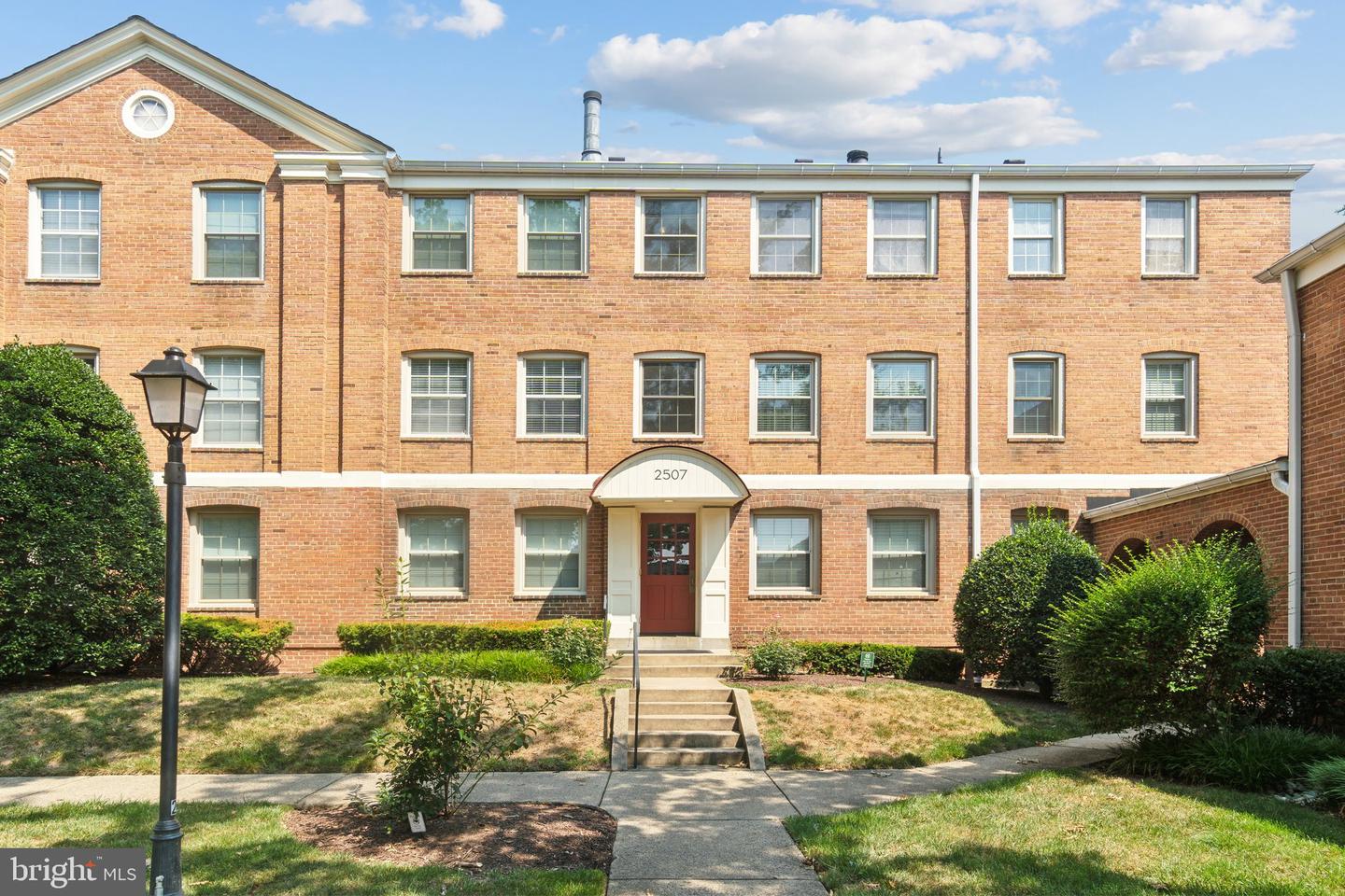 2507 ARLINGTON BLVD #20, ARLINGTON, Virginia 22201, 2 Bedrooms Bedrooms, ,1 BathroomBathrooms,Residential,For sale,2507 ARLINGTON BLVD #20,VAAR2055414 MLS # VAAR2055414
