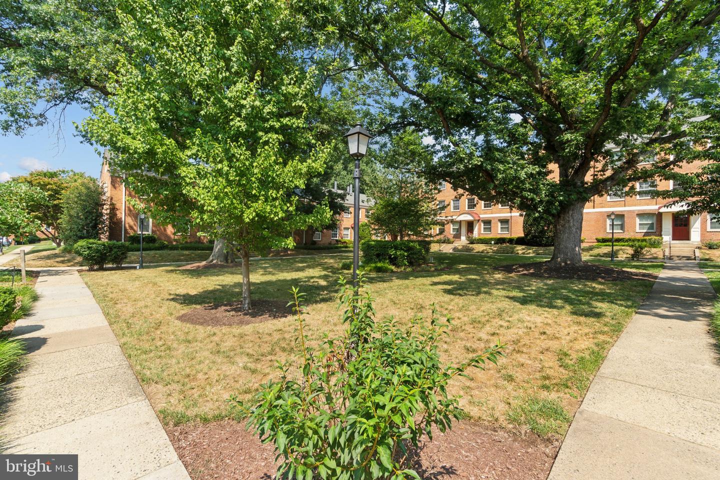 2507 ARLINGTON BLVD #20, ARLINGTON, Virginia 22201, 2 Bedrooms Bedrooms, ,1 BathroomBathrooms,Residential,For sale,2507 ARLINGTON BLVD #20,VAAR2055414 MLS # VAAR2055414