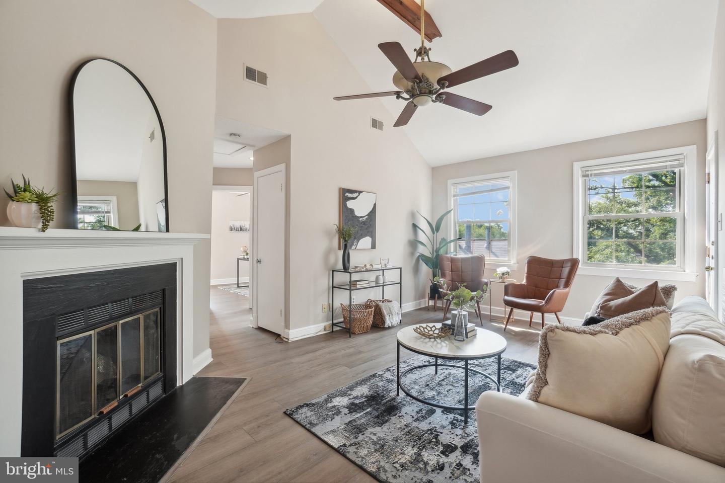 2507 ARLINGTON BLVD #20, ARLINGTON, Virginia 22201, 2 Bedrooms Bedrooms, ,1 BathroomBathrooms,Residential,For sale,2507 ARLINGTON BLVD #20,VAAR2055414 MLS # VAAR2055414