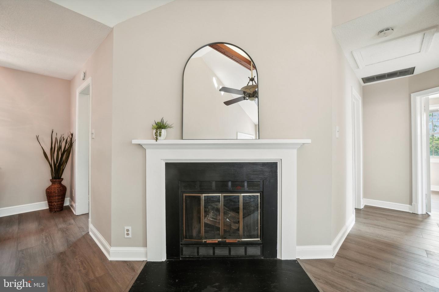 2507 ARLINGTON BLVD #20, ARLINGTON, Virginia 22201, 2 Bedrooms Bedrooms, ,1 BathroomBathrooms,Residential,For sale,2507 ARLINGTON BLVD #20,VAAR2055414 MLS # VAAR2055414
