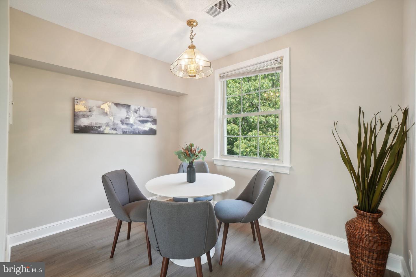 2507 ARLINGTON BLVD #20, ARLINGTON, Virginia 22201, 2 Bedrooms Bedrooms, ,1 BathroomBathrooms,Residential,For sale,2507 ARLINGTON BLVD #20,VAAR2055414 MLS # VAAR2055414