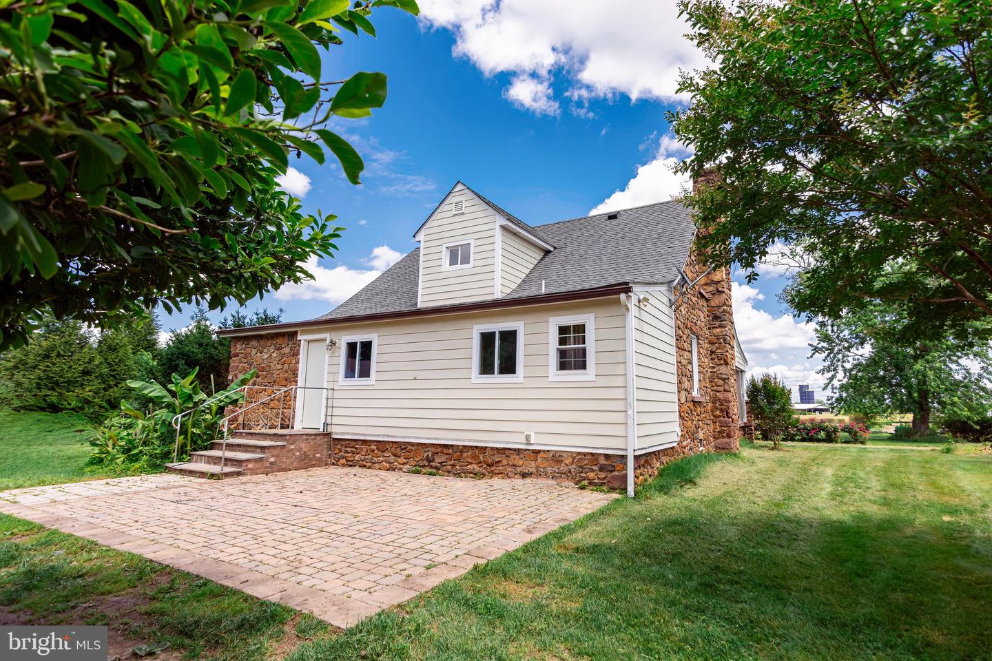 10488 OLD CAROLINA RD, MIDLAND, Virginia 22728, 3 Bedrooms Bedrooms, ,2 BathroomsBathrooms,Residential,For sale,10488 OLD CAROLINA RD,VAFQ2016800 MLS # VAFQ2016800