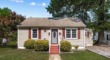 203 LOCUST AVENUE, COLONIAL BEACH, Virginia 22443, 4 Bedrooms Bedrooms, ,2 BathroomsBathrooms,Residential,For sale,203 LOCUST AVENUE,VAWE2009124 MLS # VAWE2009124