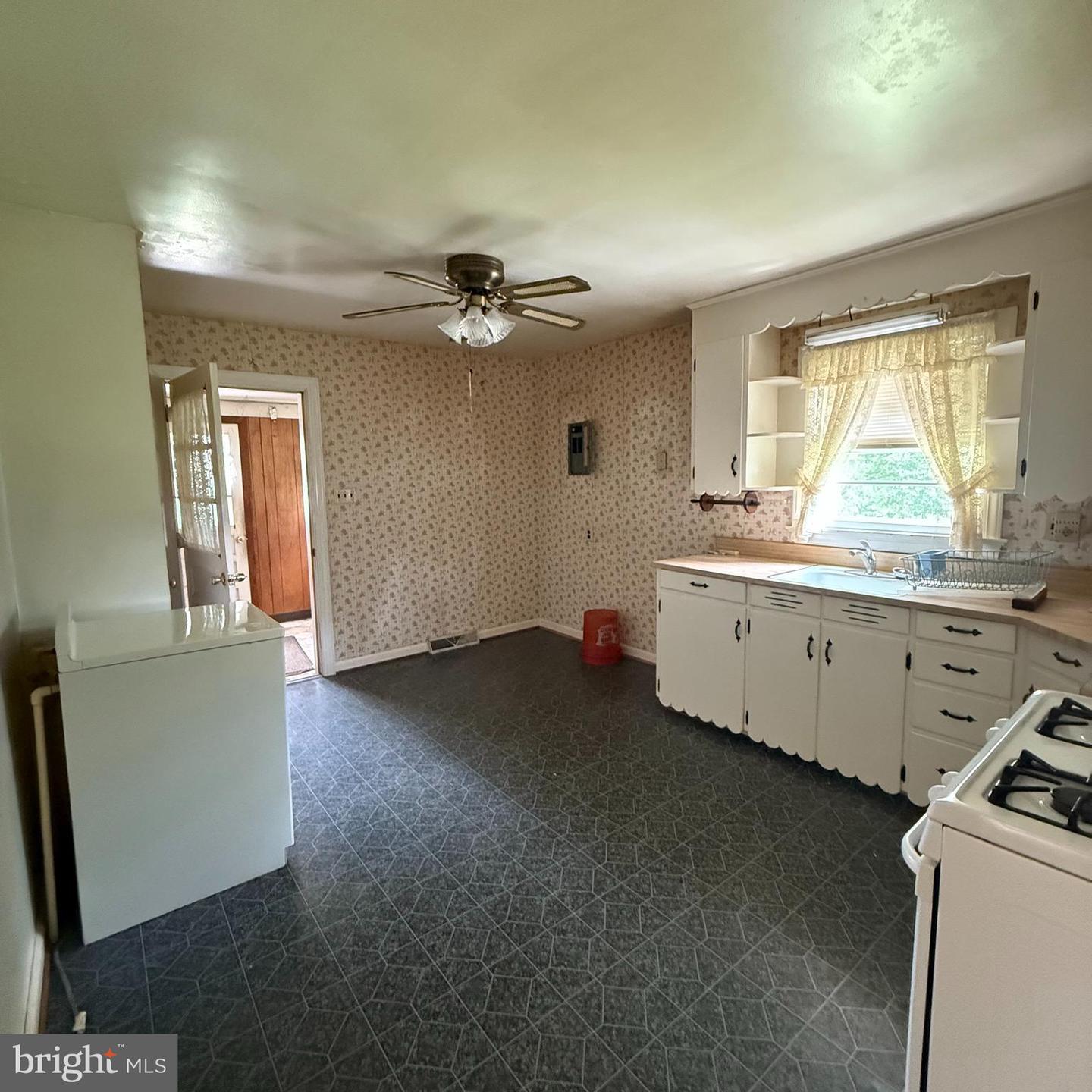 10619 CATHARPIN RD, SPOTSYLVANIA, Virginia 22551, 4 Bedrooms Bedrooms, ,1 BathroomBathrooms,Residential,For sale,10619 CATHARPIN RD,VASP2034824 MLS # VASP2034824