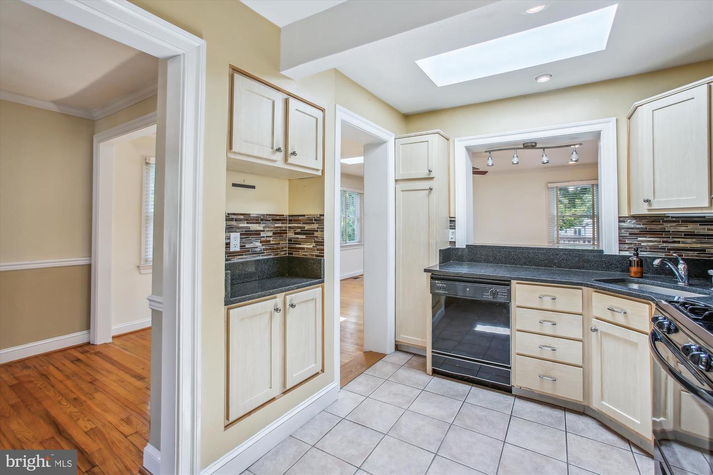 2605 POPKINS LN, ALEXANDRIA, Virginia 22306, 3 Bedrooms Bedrooms, 9 Rooms Rooms,2 BathroomsBathrooms,Residential,For sale,2605 POPKINS LN,VAFX2256456 MLS # VAFX2256456