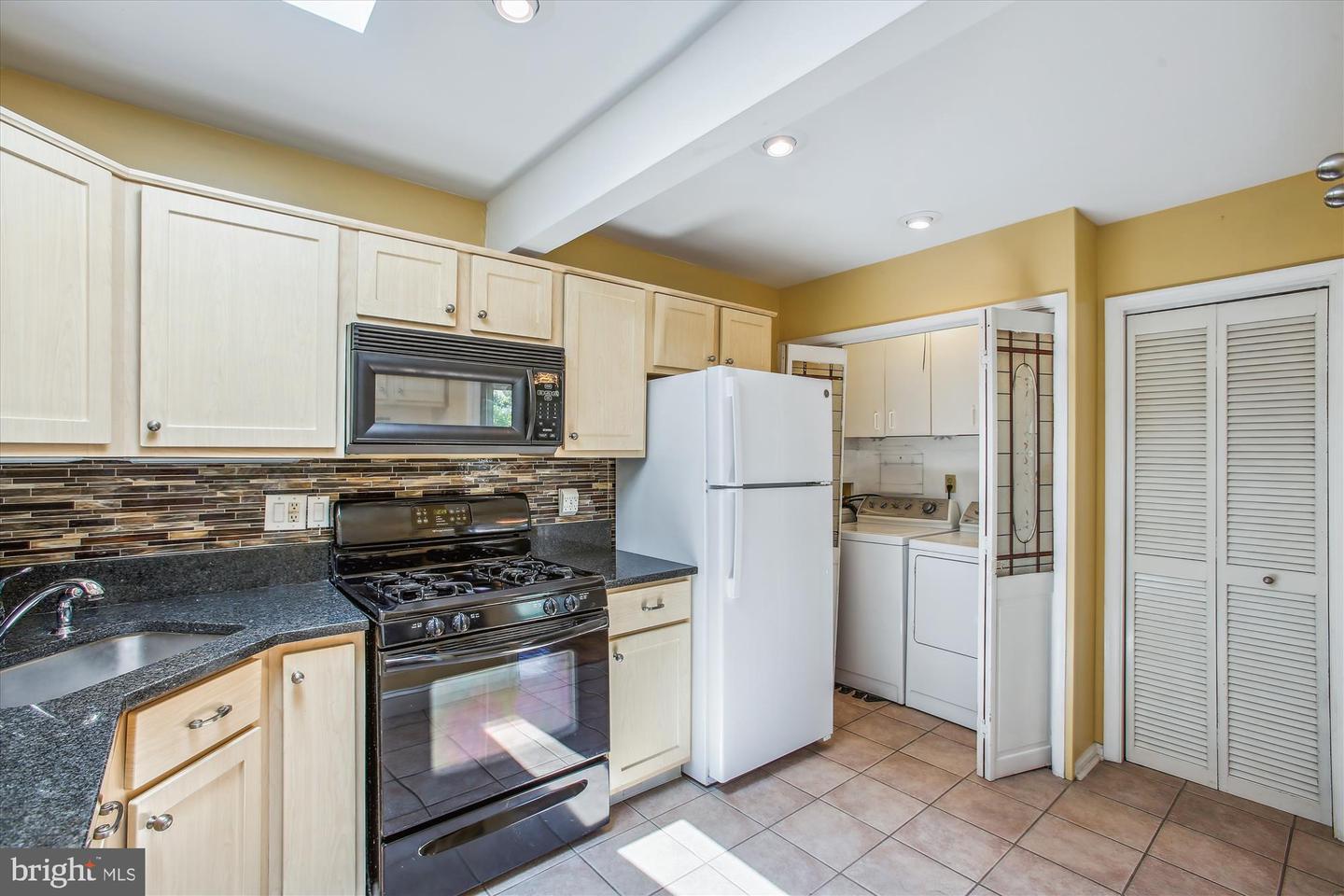 2605 POPKINS LN, ALEXANDRIA, Virginia 22306, 3 Bedrooms Bedrooms, 9 Rooms Rooms,2 BathroomsBathrooms,Residential,For sale,2605 POPKINS LN,VAFX2256456 MLS # VAFX2256456