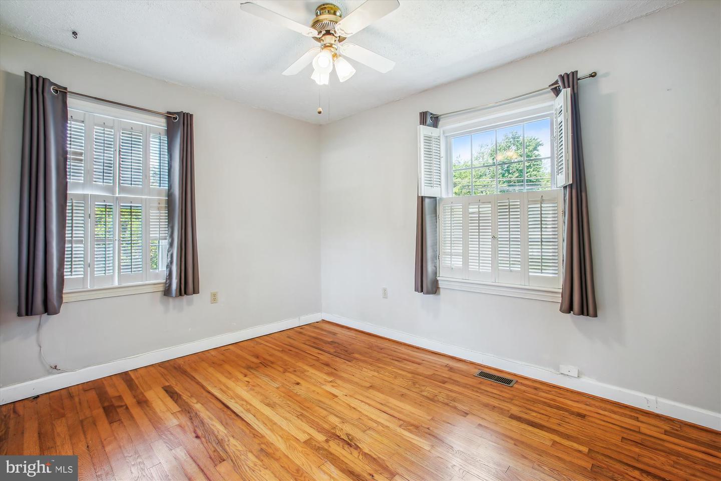 2605 POPKINS LN, ALEXANDRIA, Virginia 22306, 3 Bedrooms Bedrooms, 9 Rooms Rooms,2 BathroomsBathrooms,Residential,For sale,2605 POPKINS LN,VAFX2256456 MLS # VAFX2256456