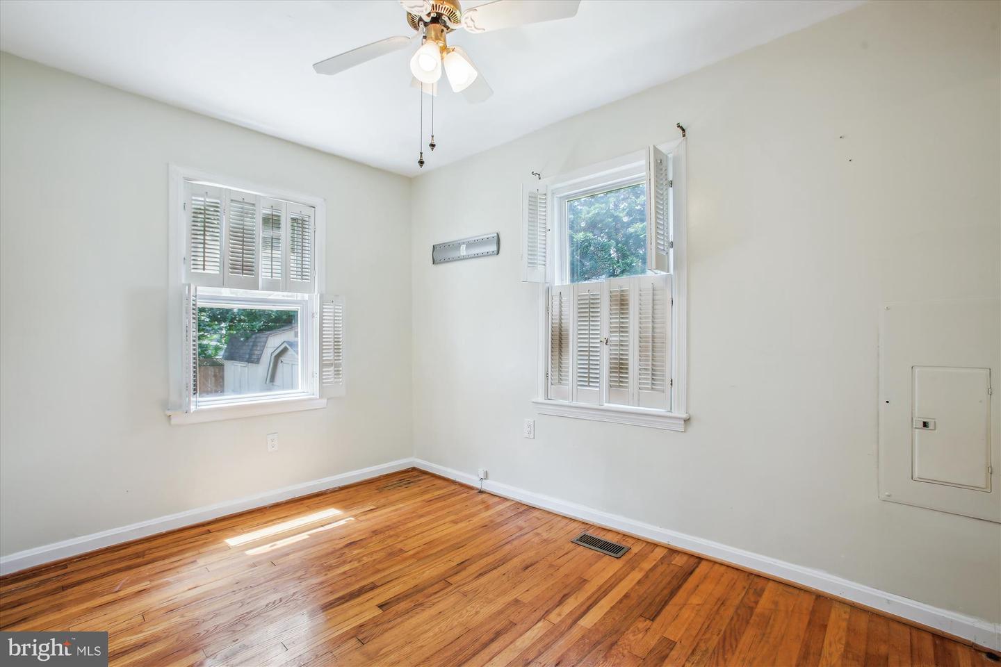 2605 POPKINS LN, ALEXANDRIA, Virginia 22306, 3 Bedrooms Bedrooms, 9 Rooms Rooms,2 BathroomsBathrooms,Residential,For sale,2605 POPKINS LN,VAFX2256456 MLS # VAFX2256456