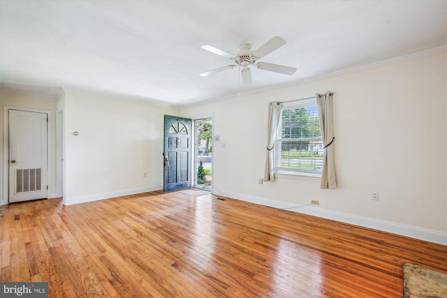 2605 POPKINS LN, ALEXANDRIA, Virginia 22306, 3 Bedrooms Bedrooms, 9 Rooms Rooms,2 BathroomsBathrooms,Residential,For sale,2605 POPKINS LN,VAFX2256456 MLS # VAFX2256456