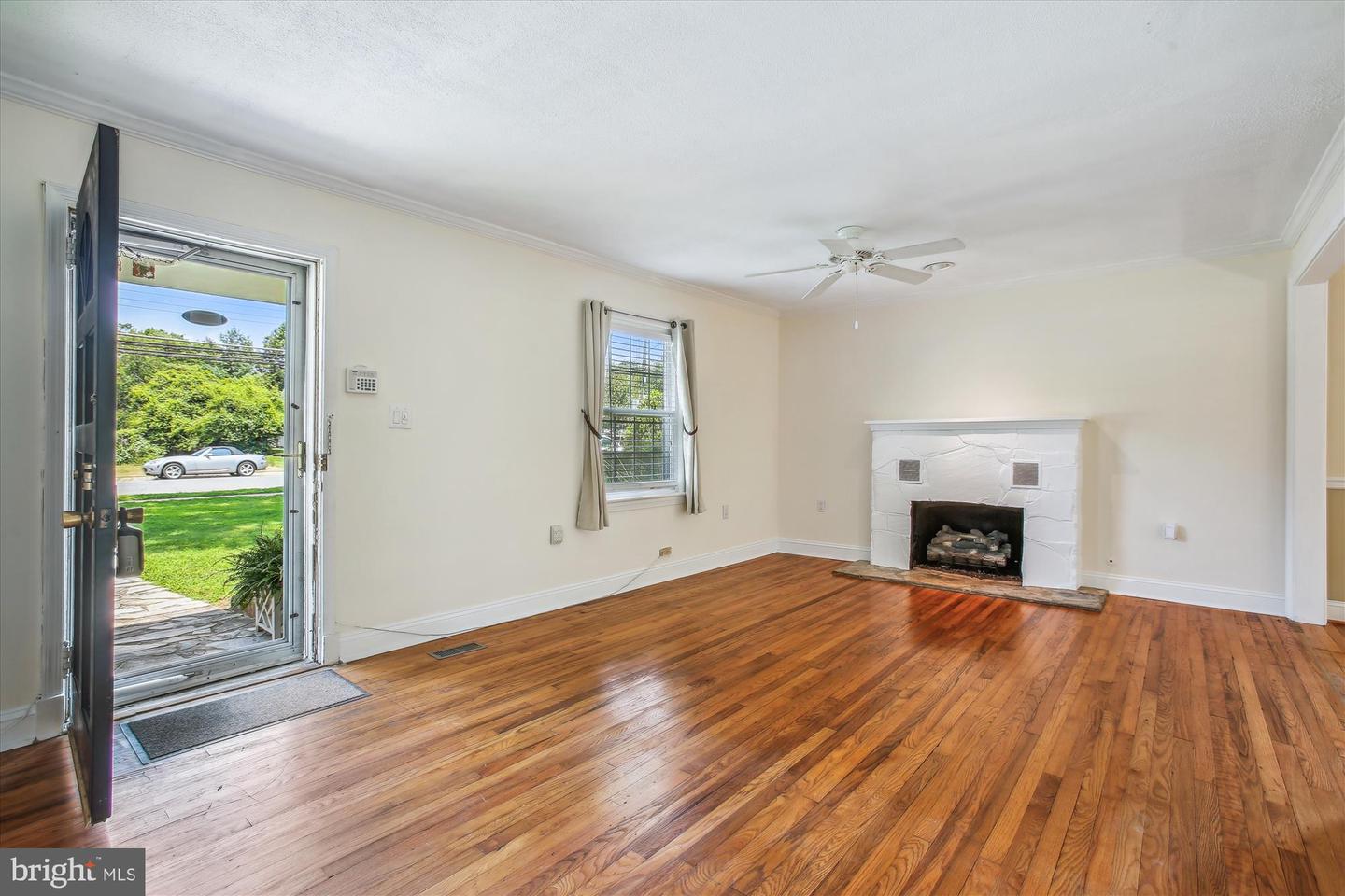 2605 POPKINS LN, ALEXANDRIA, Virginia 22306, 3 Bedrooms Bedrooms, 9 Rooms Rooms,2 BathroomsBathrooms,Residential,For sale,2605 POPKINS LN,VAFX2256456 MLS # VAFX2256456