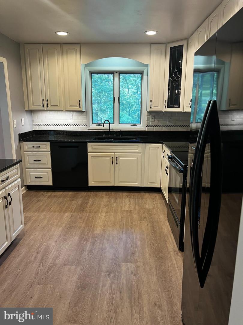 123 COUNTRY CLUB DR, STANARDSVILLE, Virginia 22973, 4 Bedrooms Bedrooms, 7 Rooms Rooms,3 BathroomsBathrooms,Residential,For sale,123 COUNTRY CLUB DR,VAGR2000744 MLS # VAGR2000744
