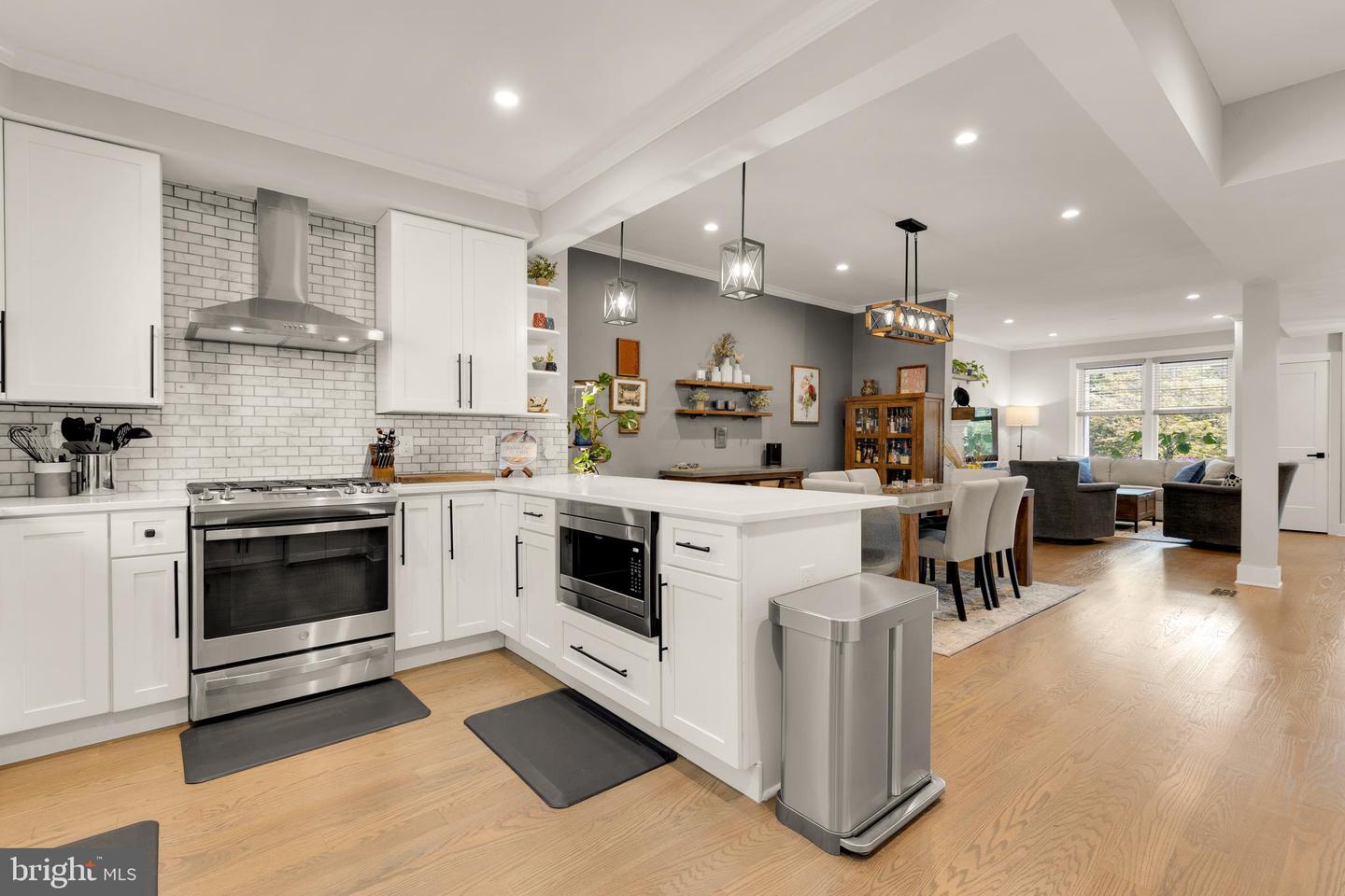 4502 NEW HAMPSHIRE AVE NW, WASHINGTON, District Of Columbia 20011, 4 Bedrooms Bedrooms, ,3 BathroomsBathrooms,Residential,For sale,4502 NEW HAMPSHIRE AVE NW,DCDC2211680 MLS # DCDC2211680