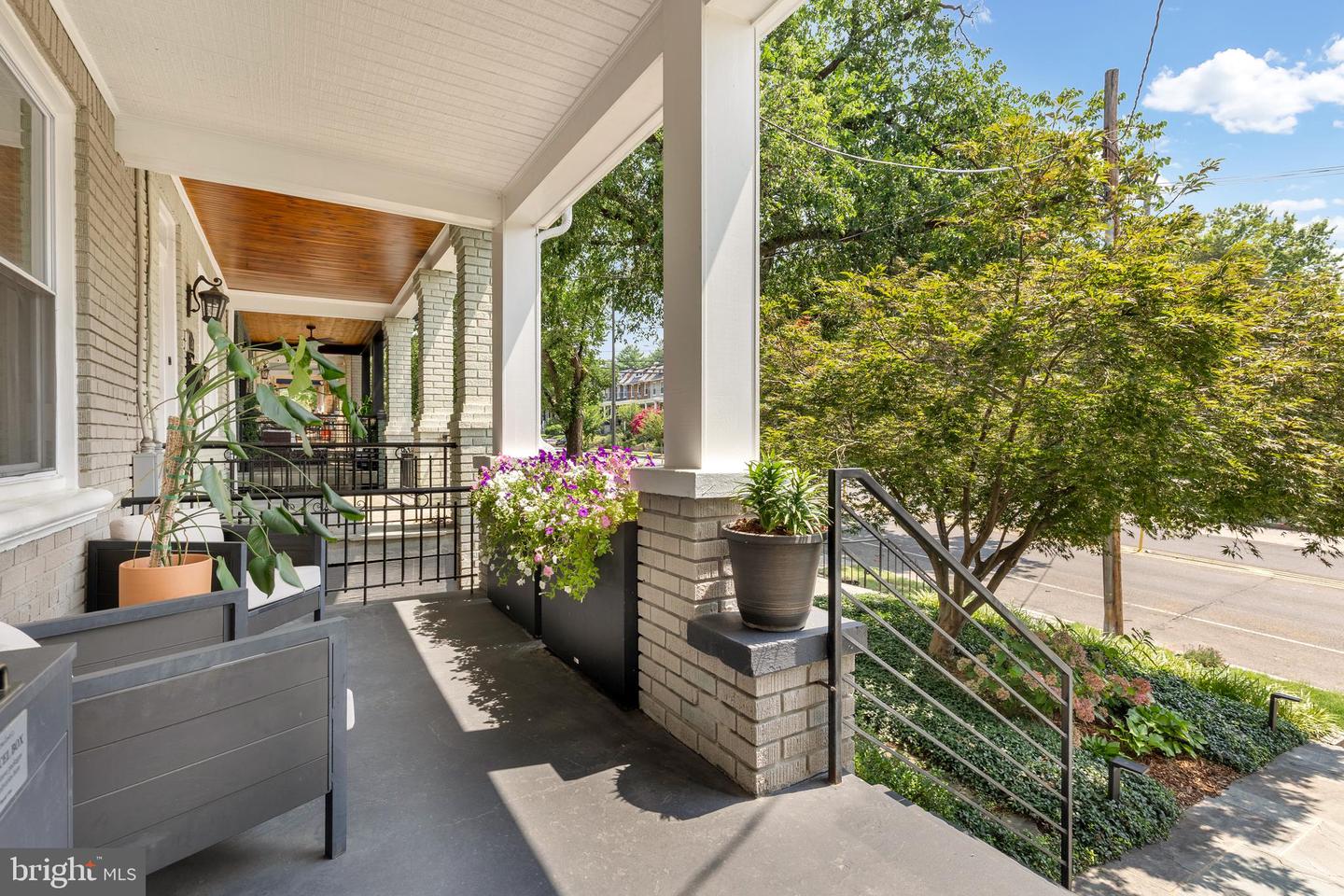 4502 NEW HAMPSHIRE AVE NW, WASHINGTON, District Of Columbia 20011, 4 Bedrooms Bedrooms, ,3 BathroomsBathrooms,Residential,For sale,4502 NEW HAMPSHIRE AVE NW,DCDC2211680 MLS # DCDC2211680