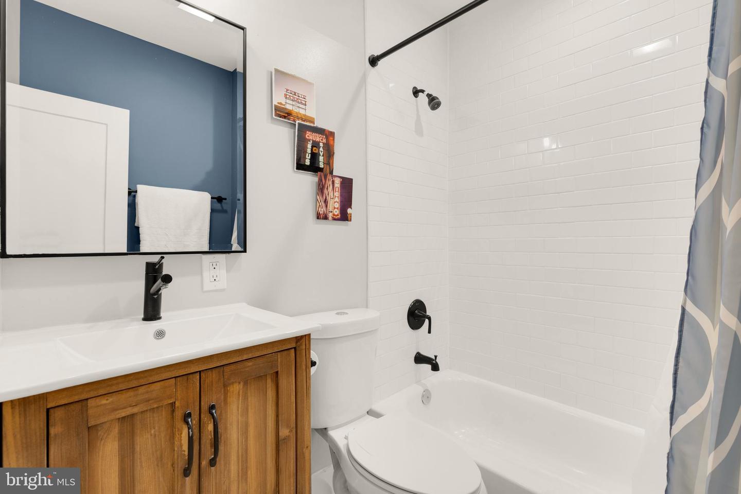 4502 NEW HAMPSHIRE AVE NW, WASHINGTON, District Of Columbia 20011, 4 Bedrooms Bedrooms, ,3 BathroomsBathrooms,Residential,For sale,4502 NEW HAMPSHIRE AVE NW,DCDC2211680 MLS # DCDC2211680