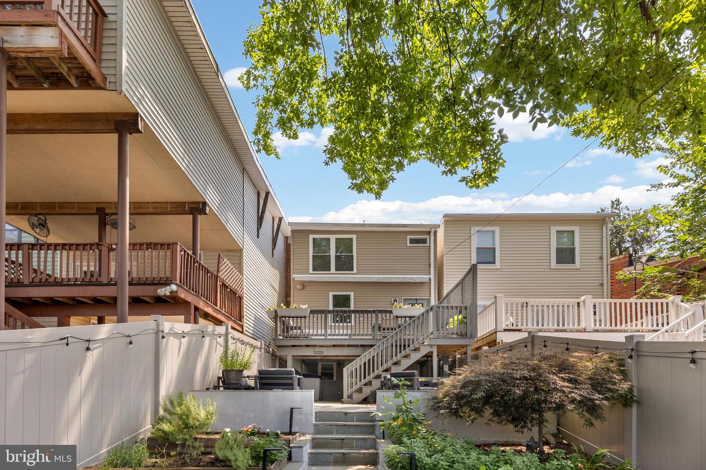 4502 NEW HAMPSHIRE AVE NW, WASHINGTON, District Of Columbia 20011, 4 Bedrooms Bedrooms, ,3 BathroomsBathrooms,Residential,For sale,4502 NEW HAMPSHIRE AVE NW,DCDC2211680 MLS # DCDC2211680
