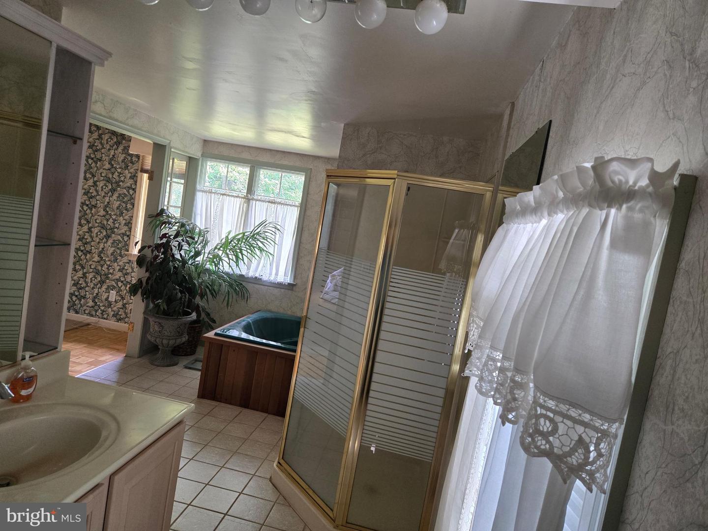 10722 SCOTT DR, FAIRFAX, Virginia 22030, 5 Bedrooms Bedrooms, ,2 BathroomsBathrooms,Residential,For sale,10722 SCOTT DR,VAFC2006680 MLS # VAFC2006680